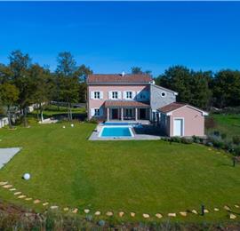 5 bedroom villa with pool near Pula, sleeps 10-12